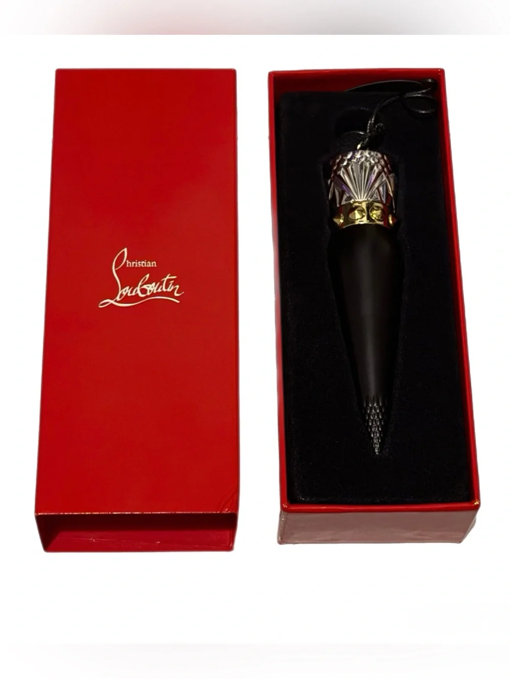 Rouge Louboutin Velvet Matte Matte lipstick - Color Red Dramadouce 005M